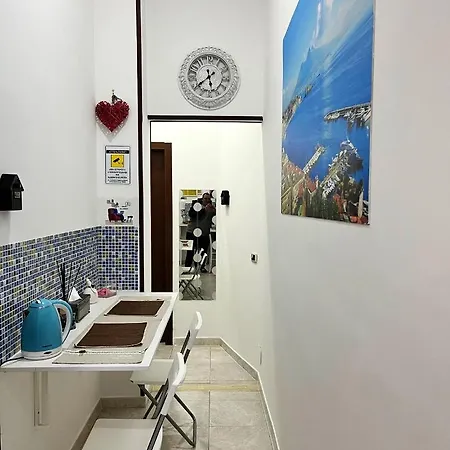 Appartement Modern In Napoli, Balcony Naples