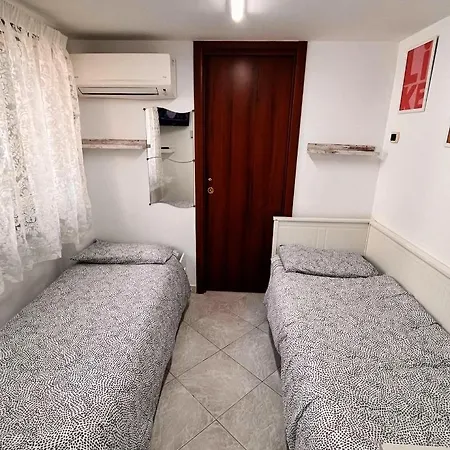 Modern In Napoli, Balcony Appartement *
