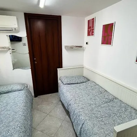 Modern In Napoli, Balcony Appartement *