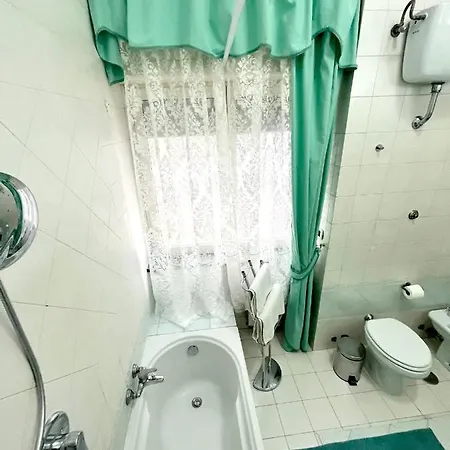 Appartement Modern In Napoli, Balcony Naples