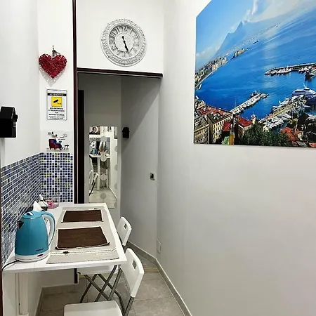 Appartement Modern In Napoli, Balcony Naples