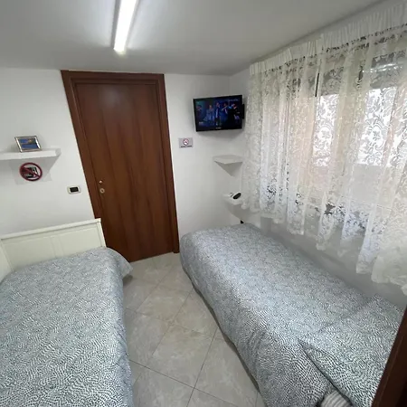 Appartement Modern In Napoli, Balcony Naples